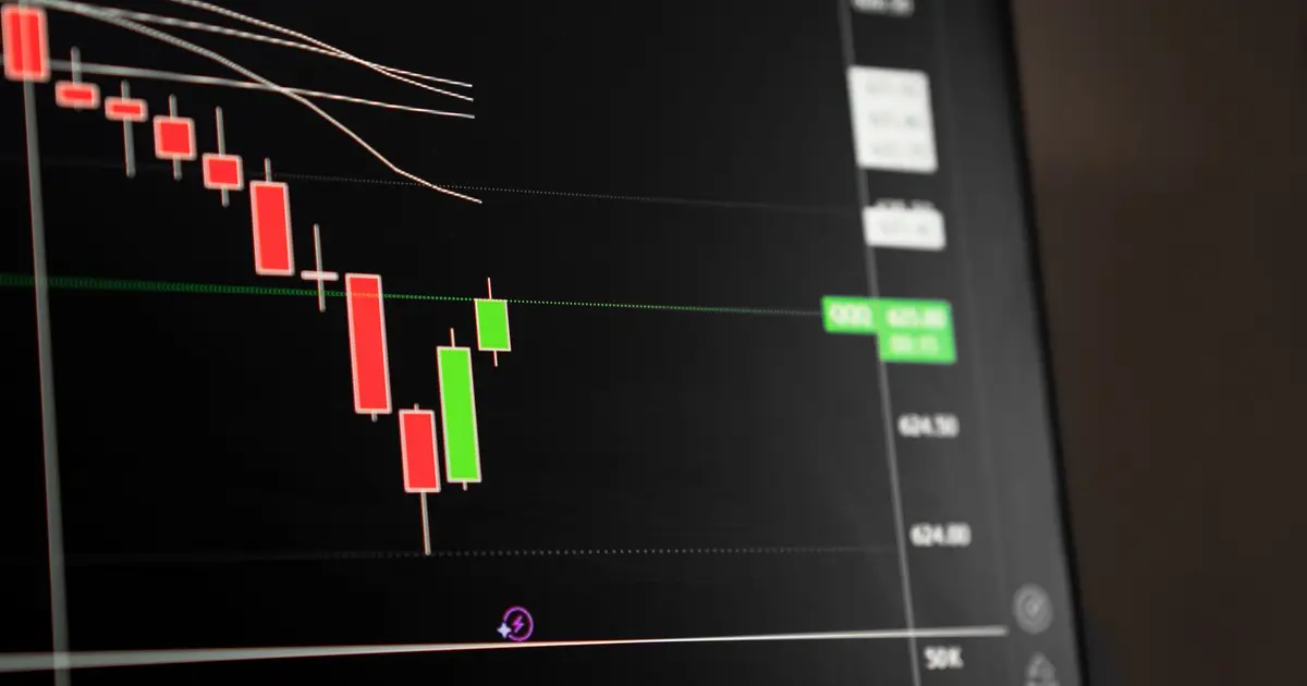 Wall Street cierra con récord del Dow Jones; Bolsa de Lima presenta pérdidas