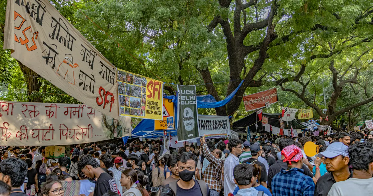 Aspirantes de la UNAM marchan contra examen de control y bloquean Insurgentes