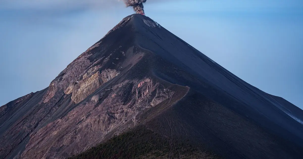 Volcán de Fuego: suspenden clases y evacúan por aumento de actividad